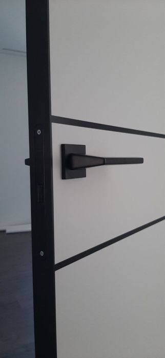 Установка мдф плінтусів та міжкімнатних дверей якісно!