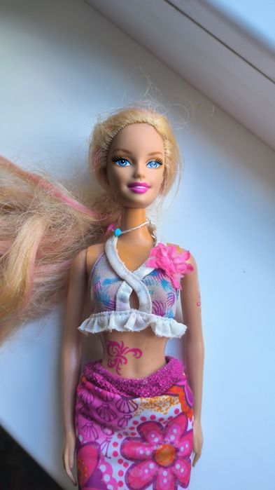 Лялька Barbie з татуюванням в гарному стані