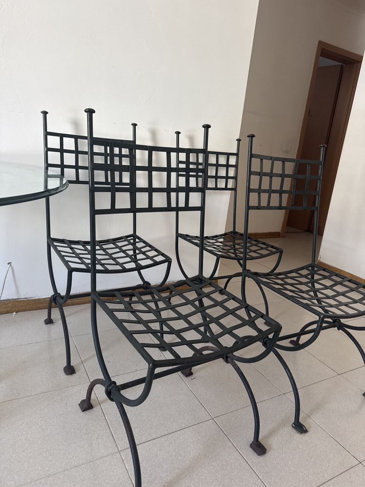 Magnifica mesa de vidro para jardim