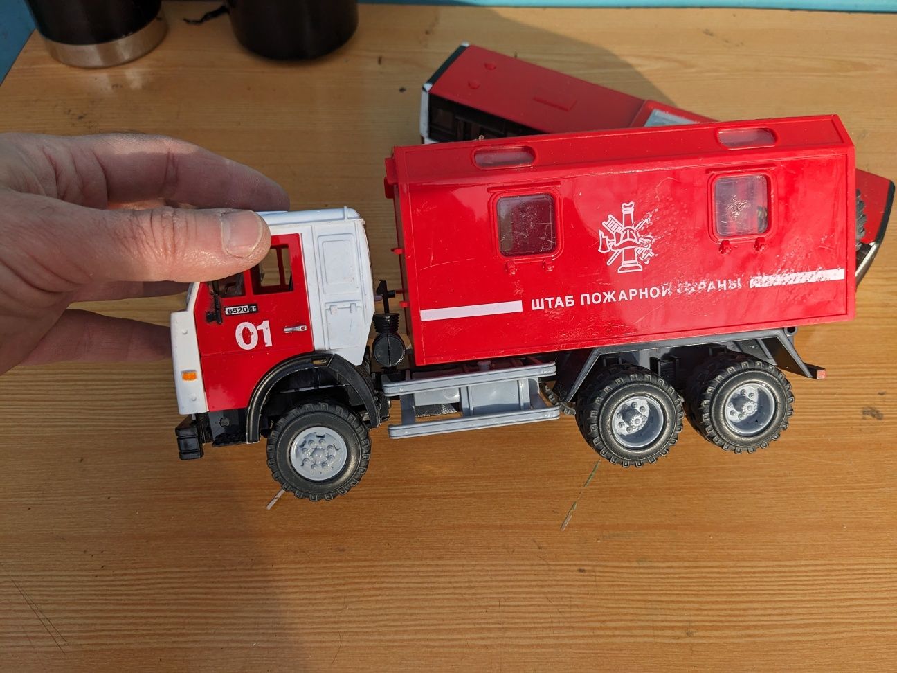 Машинки іграшки пожежний штаб та автобус