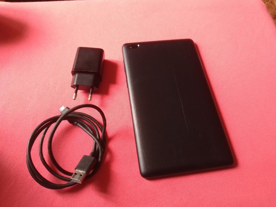 Планшет Lenovo TB-7104F
