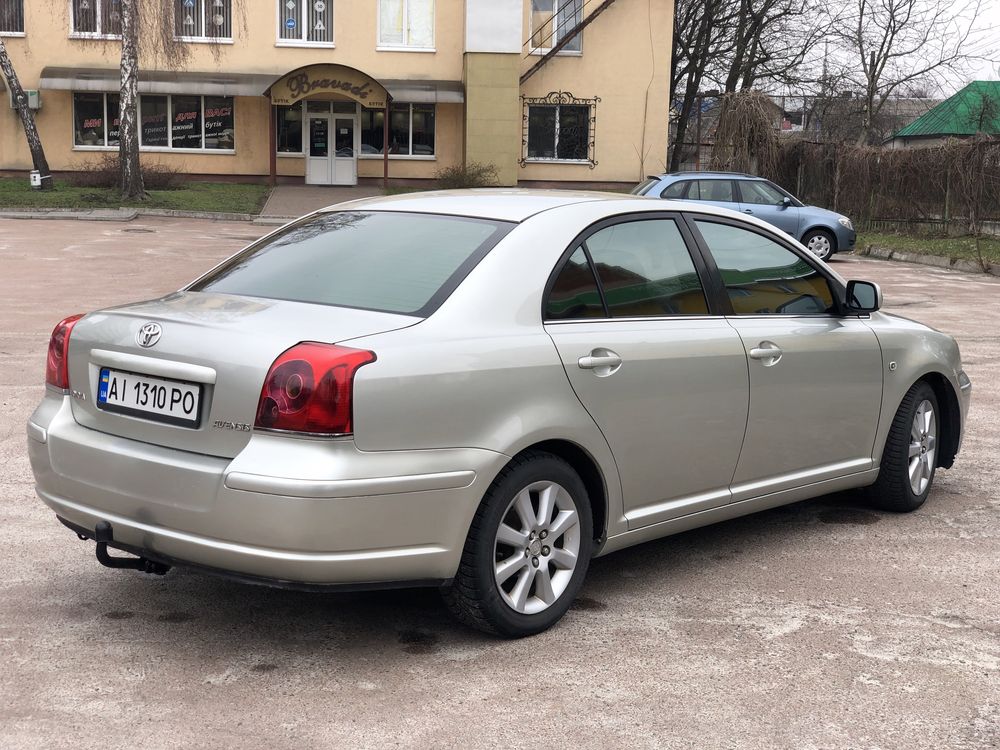 Toyota Avensis 1.8 газ-бензин