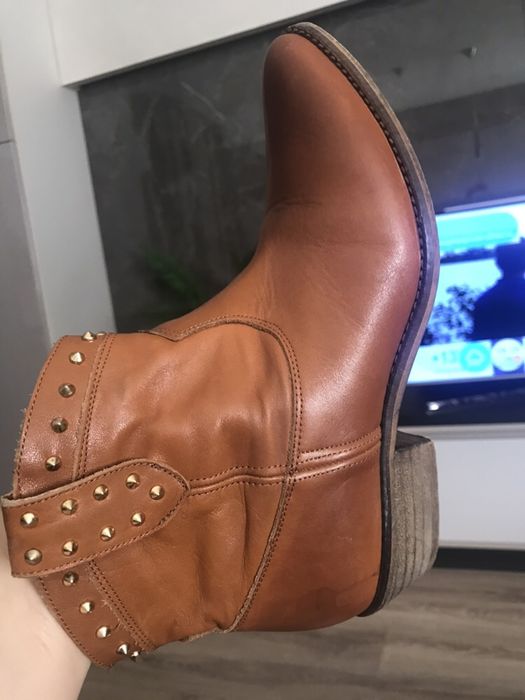 Продам ботинки женские