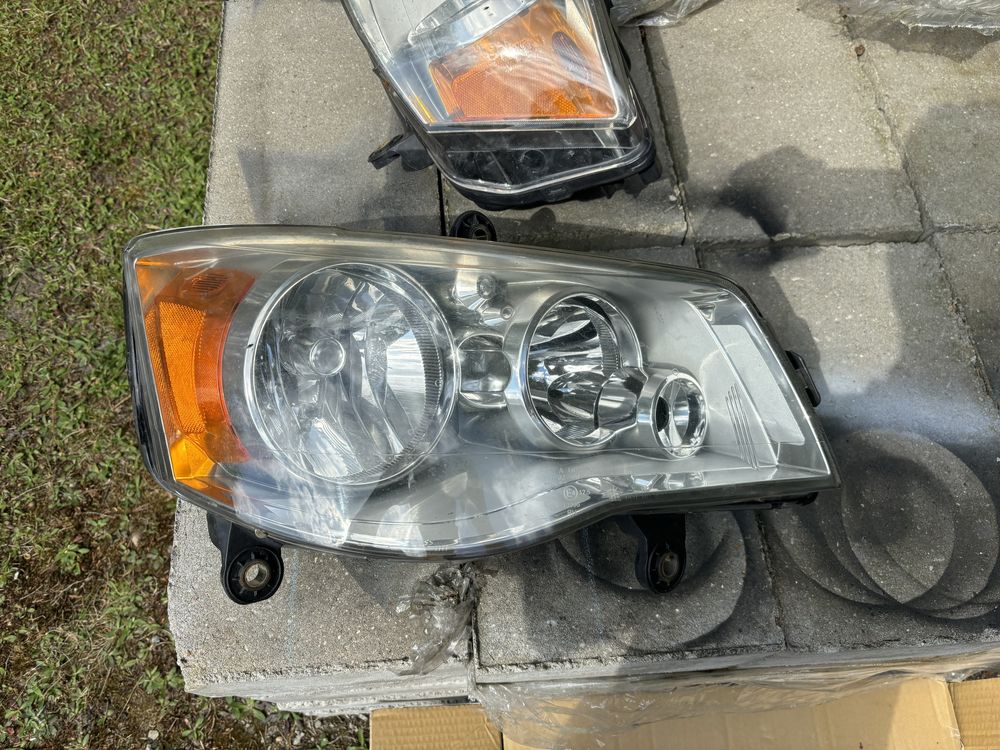 Lampy chrysler voyager V 2012