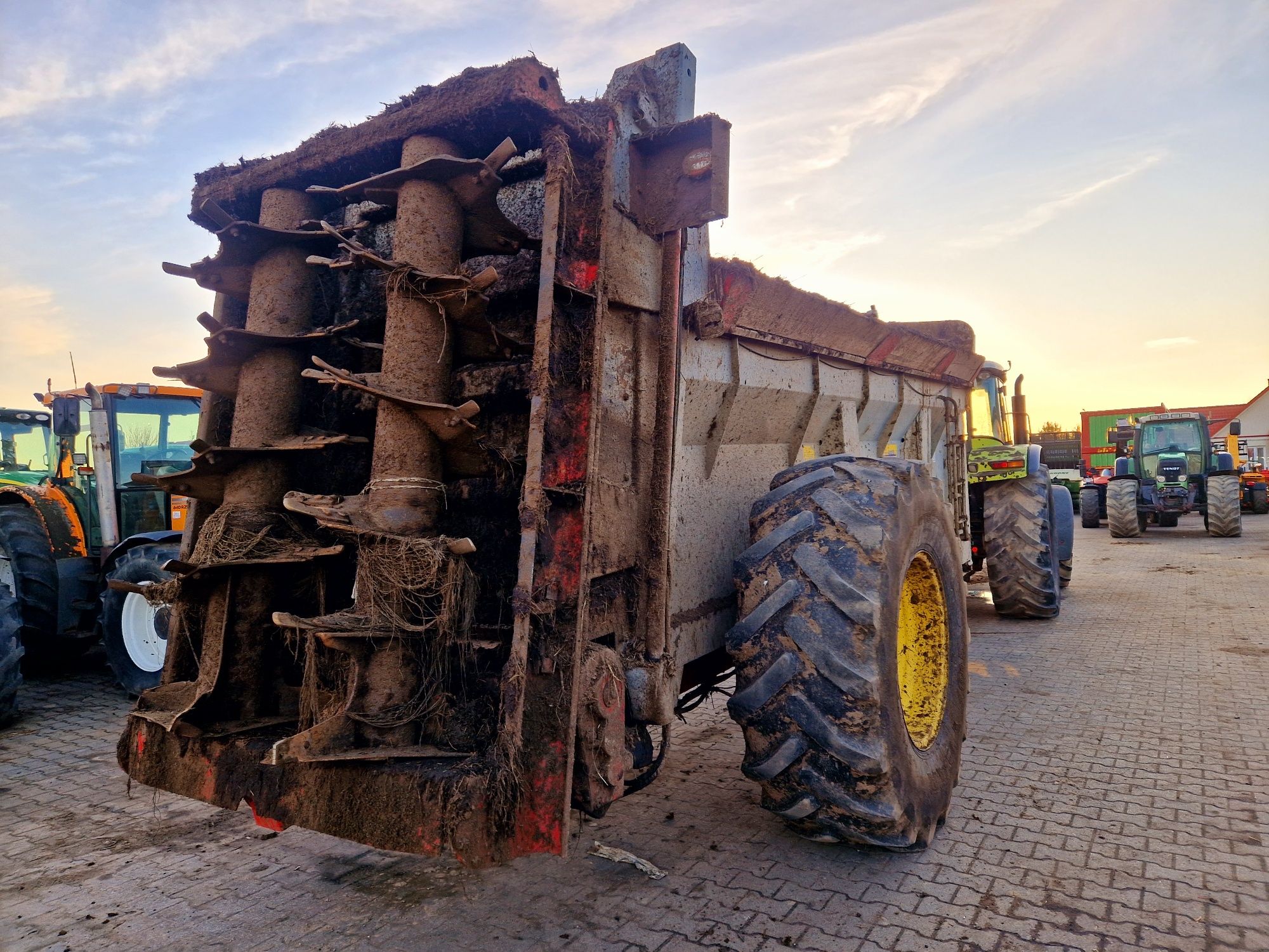 Miro SH 150 rozrzutnik obornika 15m3 Zasuwa ocynkowany bardzo dobry