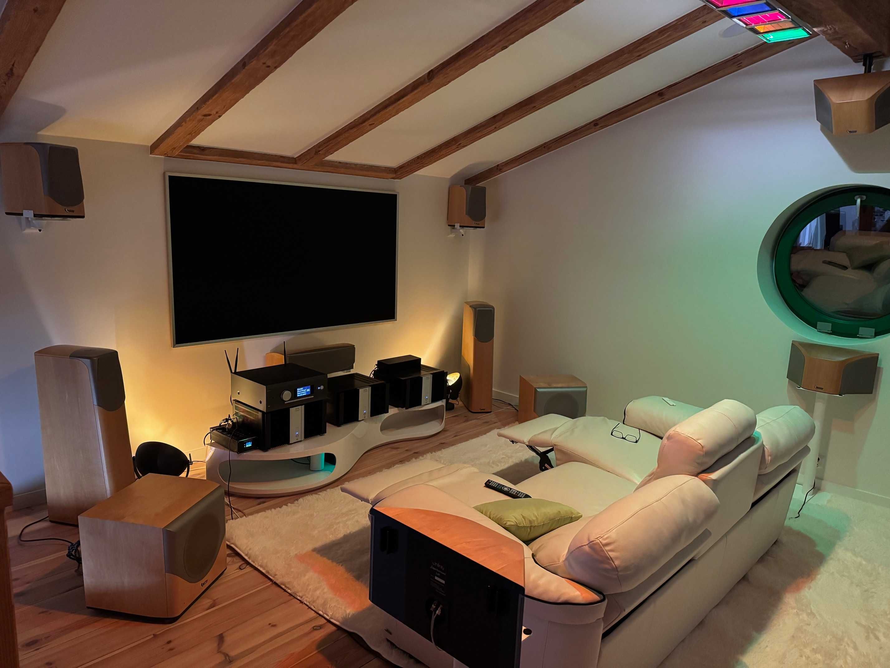 Piękna sofa Natuzzi telewizyjna z funkcją relax