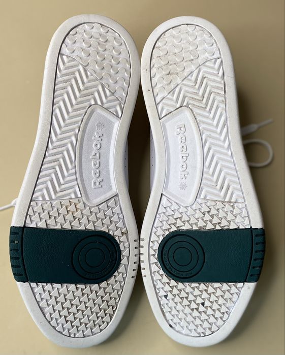 Кросівки Reebok.