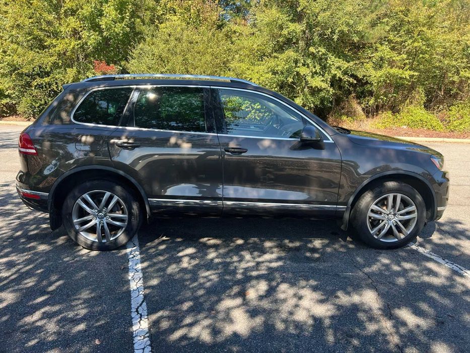 Volkswagen Touareg      2016