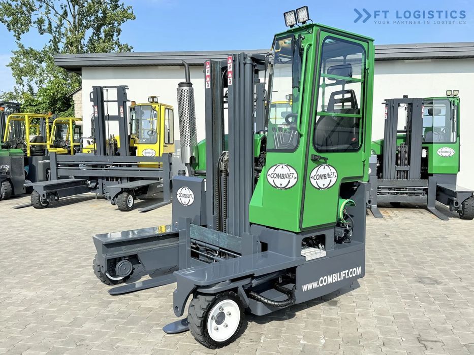 Combilift C2500 / GAS / TRIPLEX 4900MM / WOLNY SKOK /JEDYNE 2446 MOTOGODZIN /  POZYCJONER WIDEŁ / PEŁNA KABINA / STAN IDEALNY / Szeroka oferta wózków czterokierunkowych i bocznych, dopasowanych do różnorodnych potrzeb i zastosowań  COMBILIFT C2500 LPG Tri
