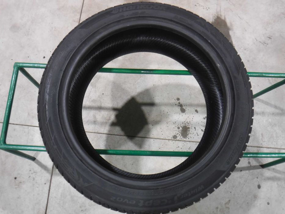 4xOpony 235/45/R19 Zimowe Hankook Winter I*cept evo2 7mm