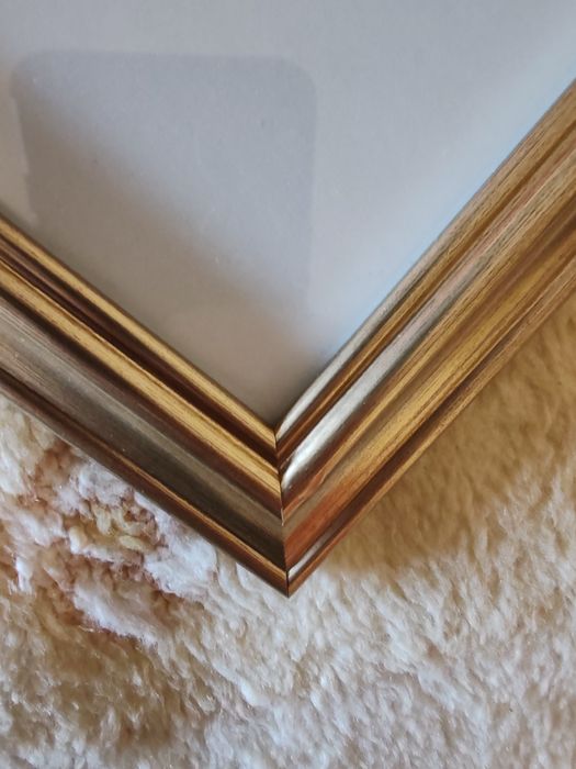 Moldura nova cor dourada com medida 30x40