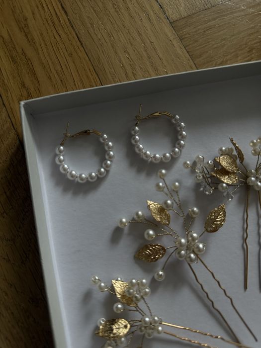 Kokówki i kolczyki ze sztucznymi perłami