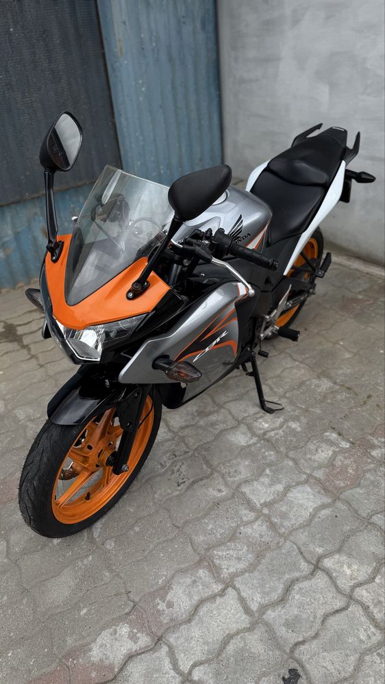 Honda CBR125R 2011r Kat B