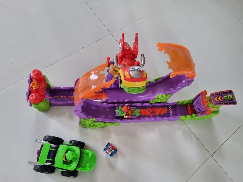 Duzy zestaw t-racers dragon loop z dodatkowym autem