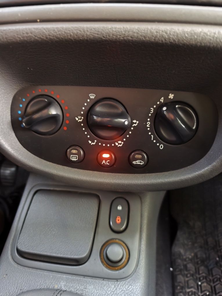 Renault Clio 1.2i 60cv