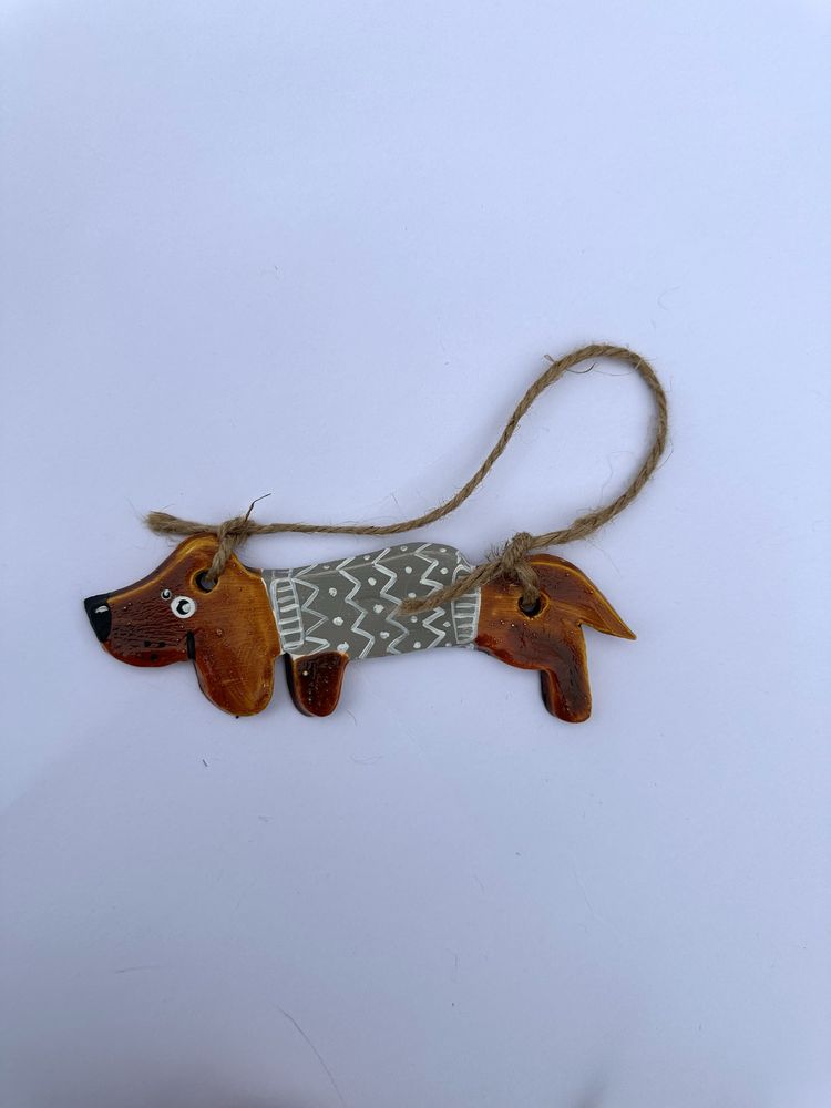 Ceramiczna gliniana zawieszka jamnik dachshund boho prezent pies