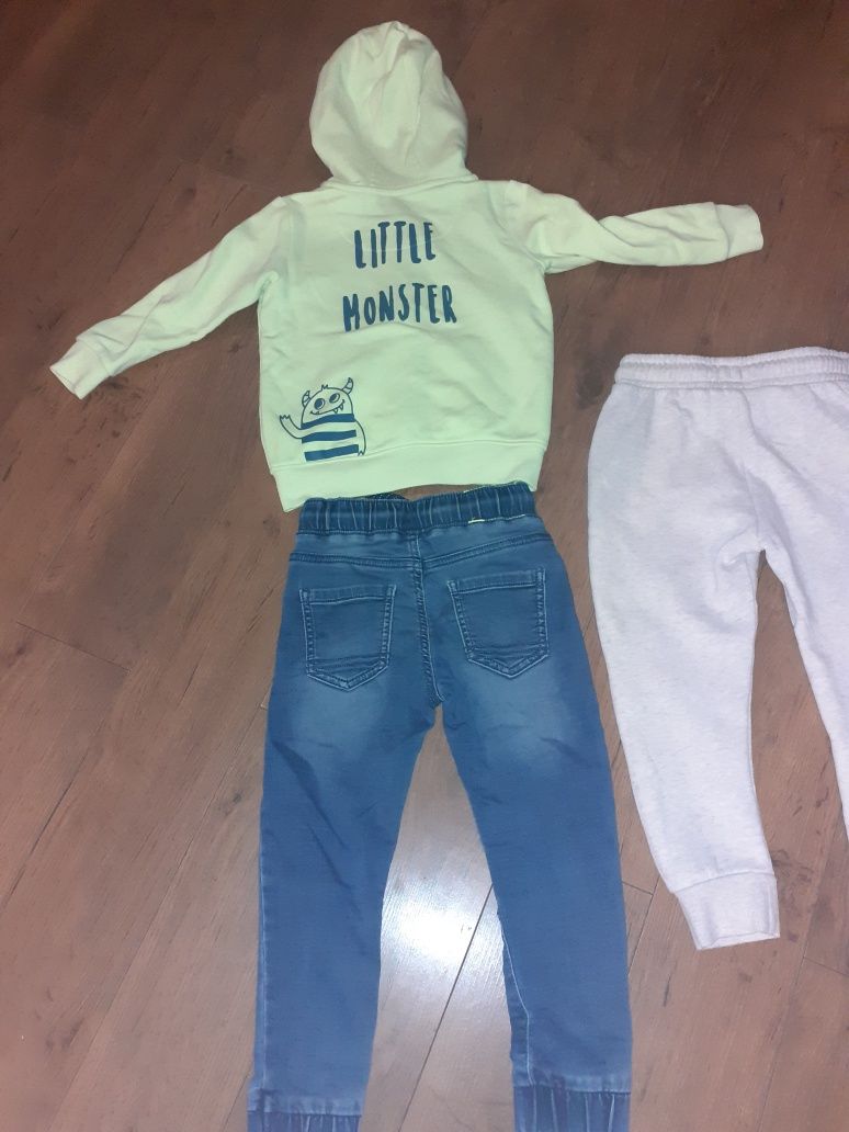 Mały zestaw spodnie i bluza dla chłopca 104cm F&F