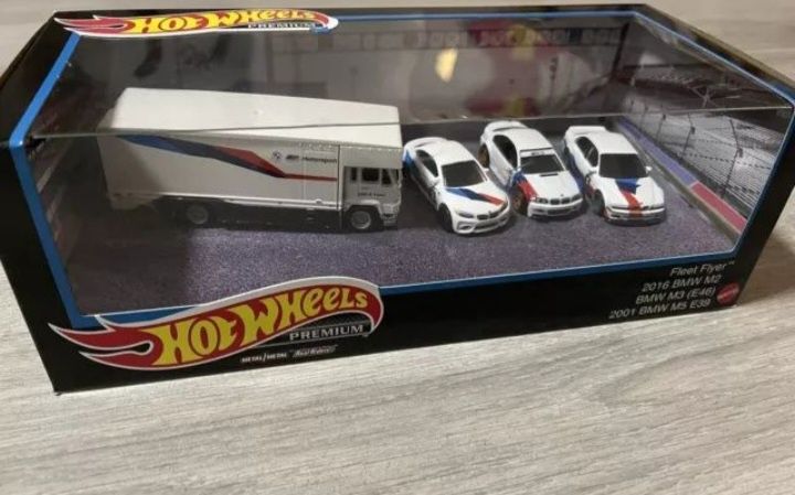 Hot wheels premium pack de 1 fleet flyer e 1 bmw m2, m3 e m5