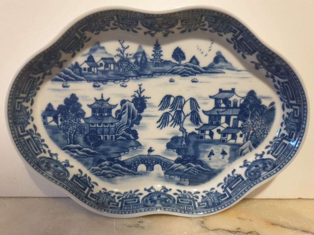 Conjunto de covilhete e prato em porcelana Oficina Real-Colecção Macau