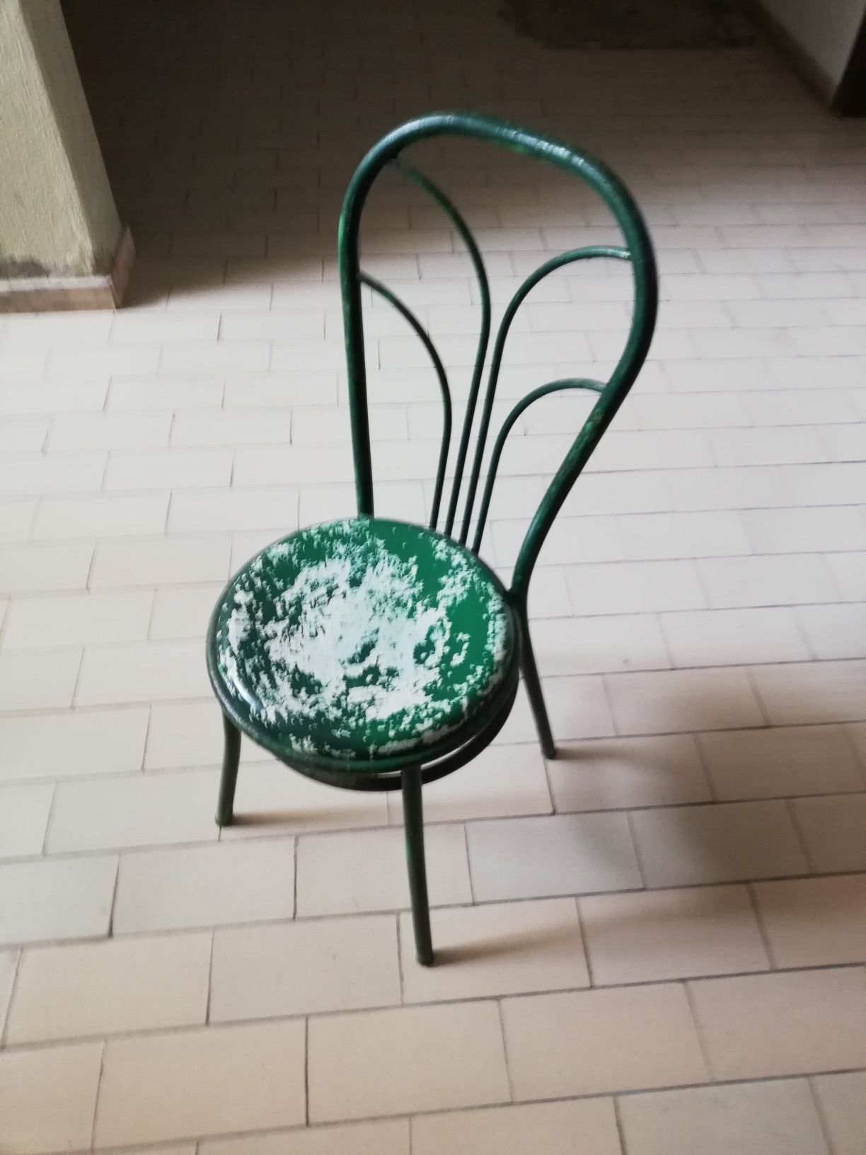 6 cadeiras em ferro , 5 euros / cada