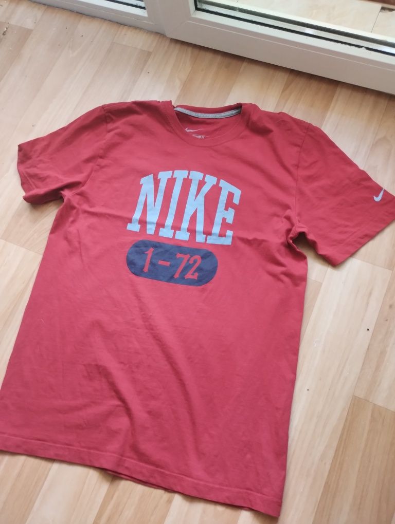 Футболка Nike в гарному стані