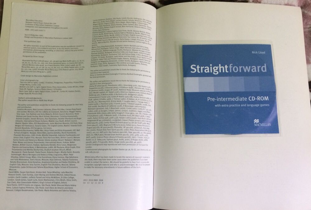Macmillan Straightforward Pre-intermediate student's book
