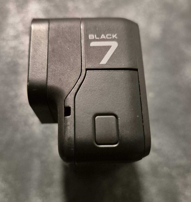 GoPro Hero7 Black + zestaw mocowań i uchwytów, karty SD, akumulatory