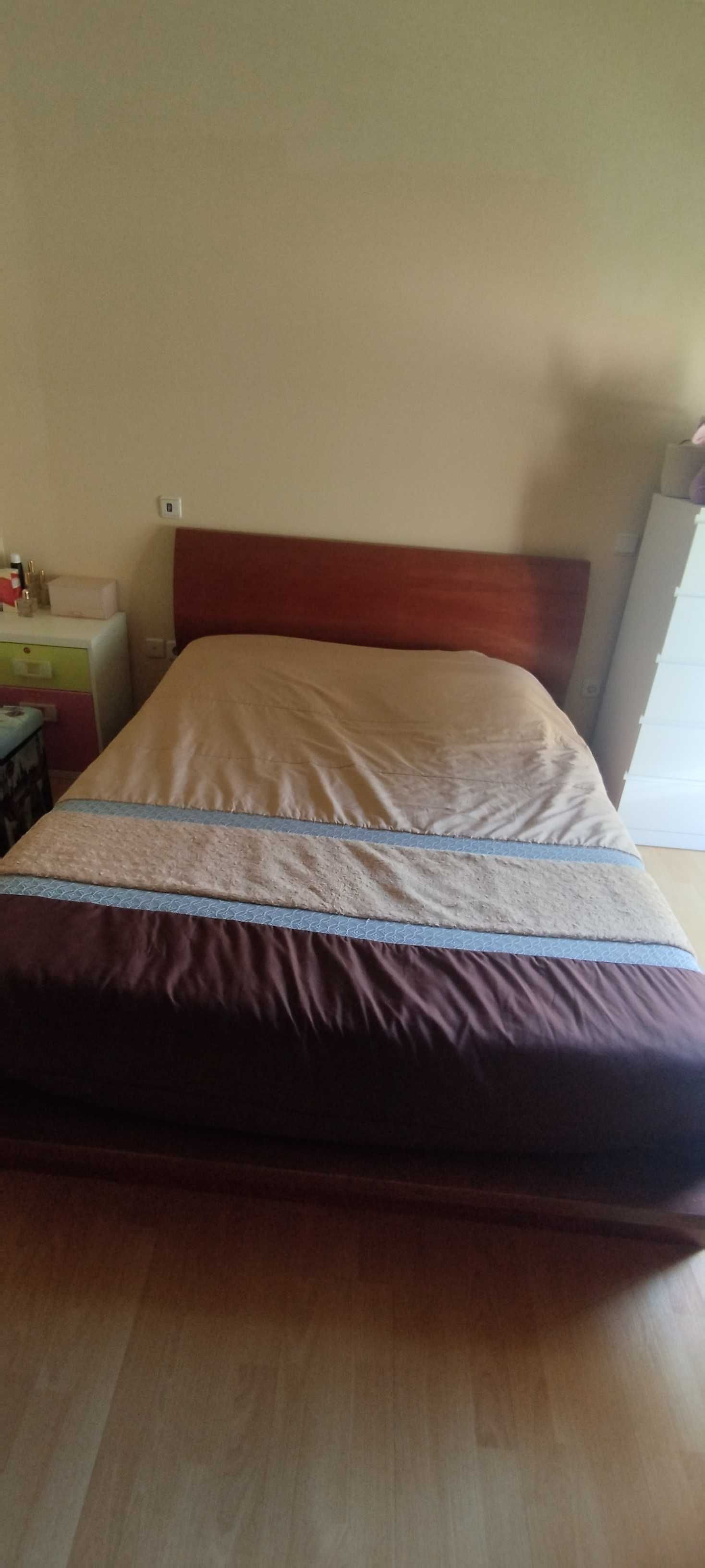 Vendo cama de casal por 250€