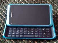 Smartfon biznesowy NOKIA E 7 niebieska + zasilacz + instrukcja obsługi
