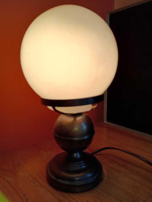 Lampa z okrągłym kloszem