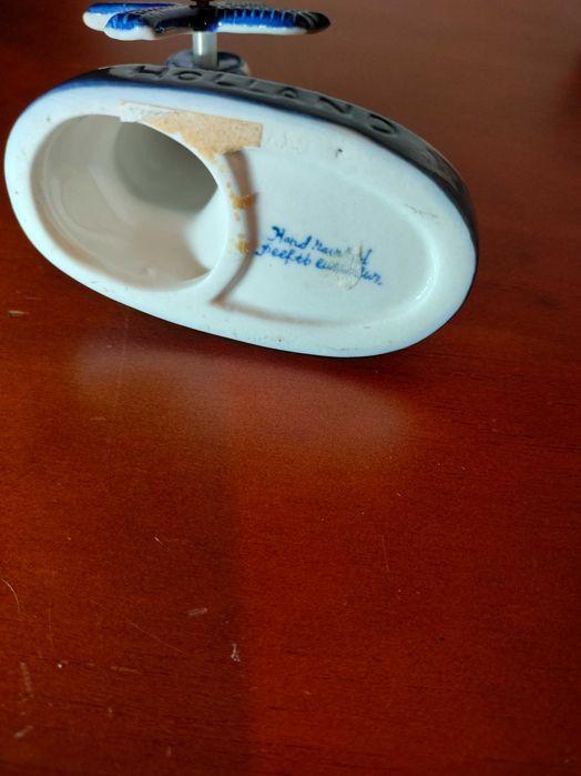 Pequeno moinho, de vento, azul e branco da cidade de Delft -Holanda