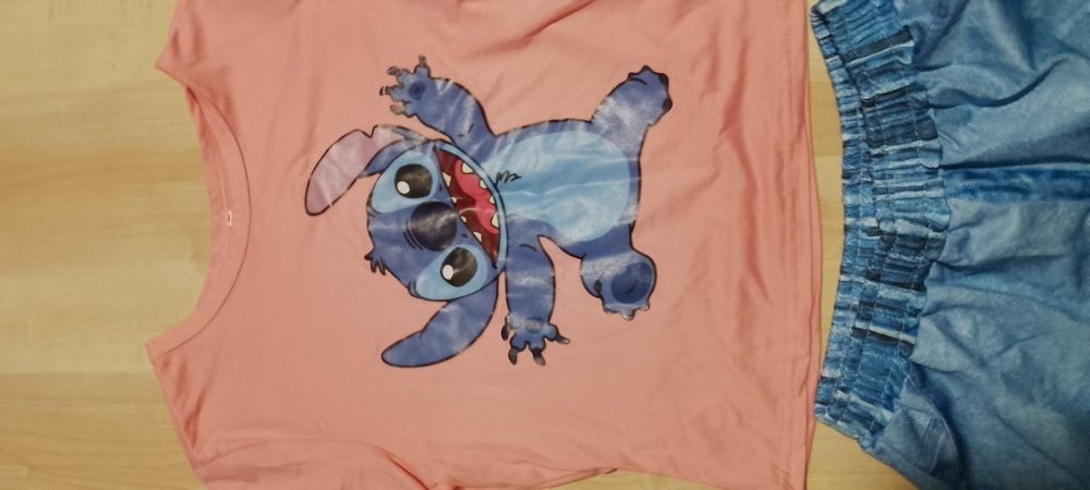 Komplet dziewczęcy Stich. Koszulka i spodenki. Rozmiar S.