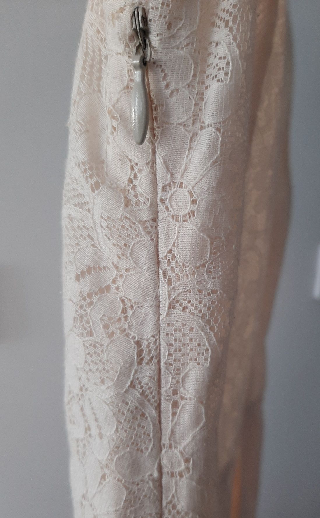 Koronkowa sukienka koktajlowa pudrowy róż AGGI 36/38 chrzciny wesele