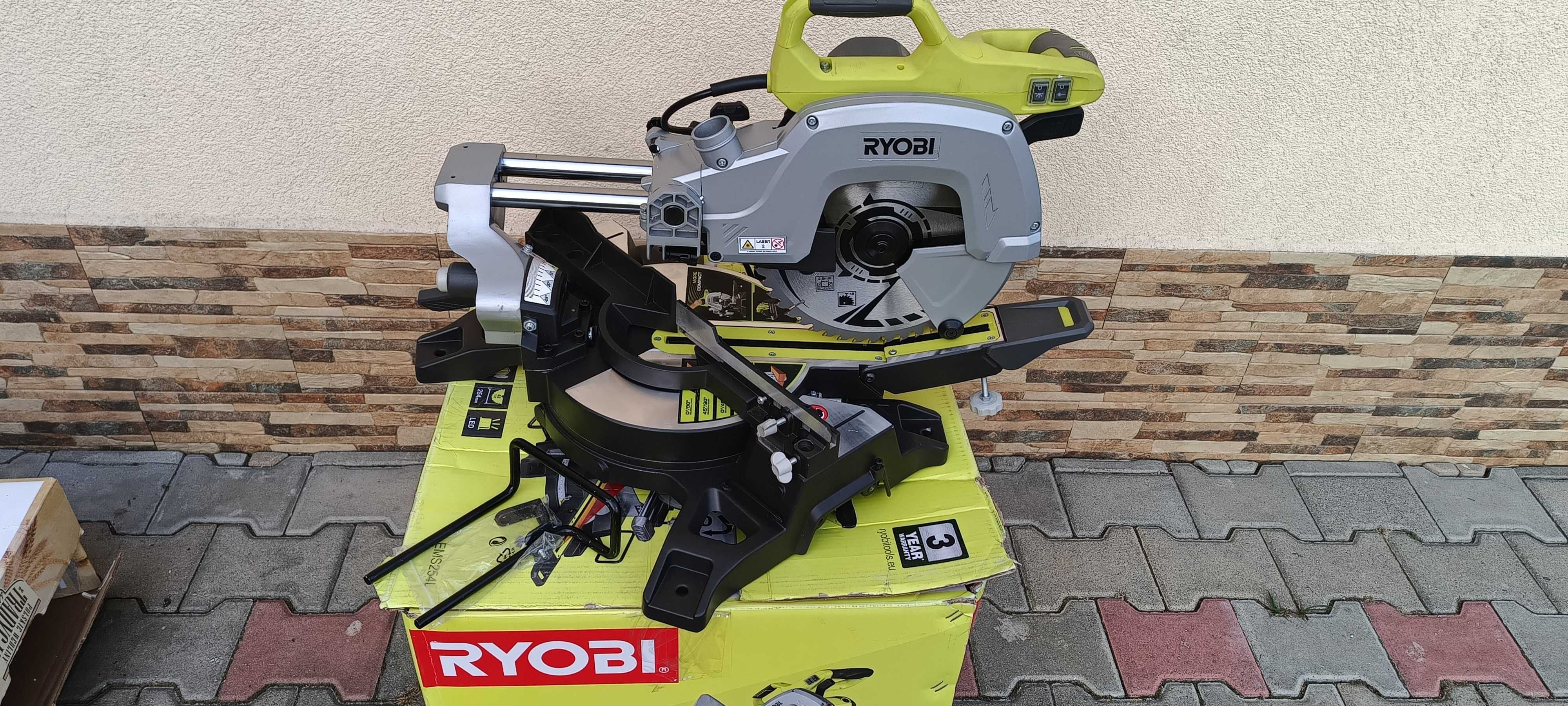 Piła ukośnica Ryobi 2000 W 254 mm