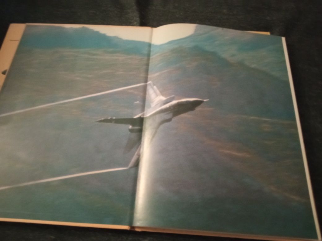 Livros Aviões de Combate Usados
