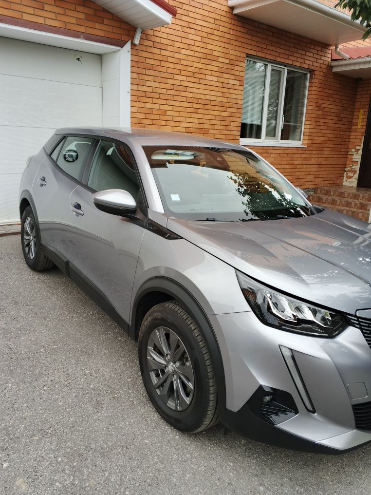 Peugeot e 2008         .
