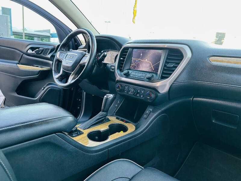 2017 GMC Acadia Denali
