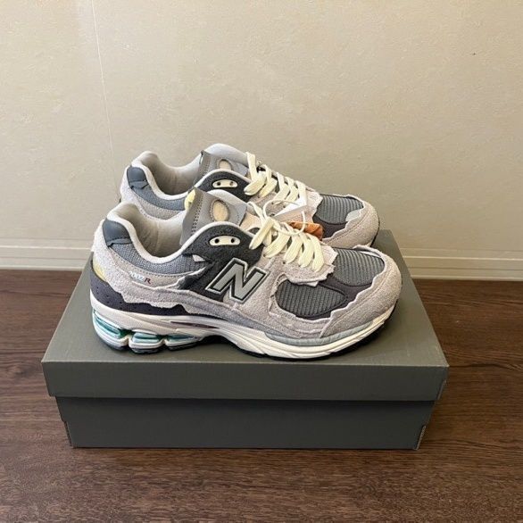 New Balance 2002R