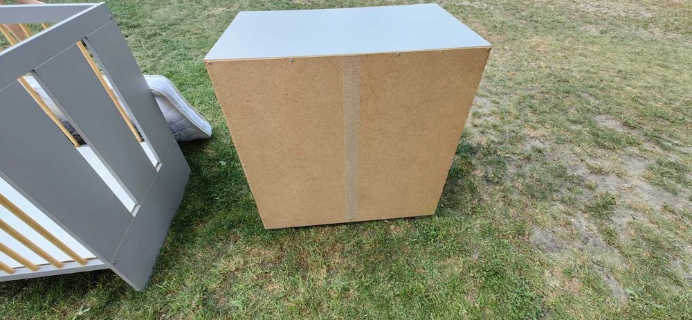 Łóżeczko dziecięce + komoda