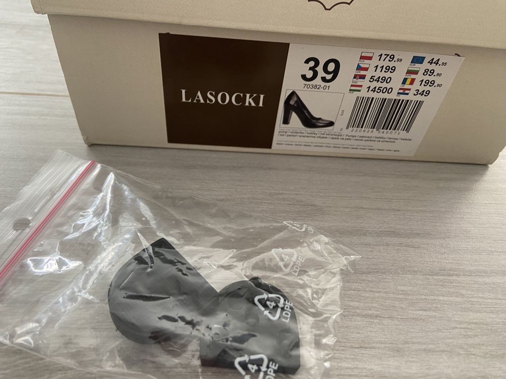 Czarne czółenka lasocki ccc skora roz. 39
