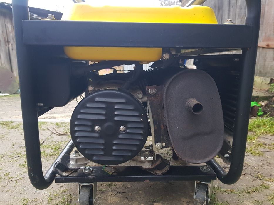 Бензиновый генератор