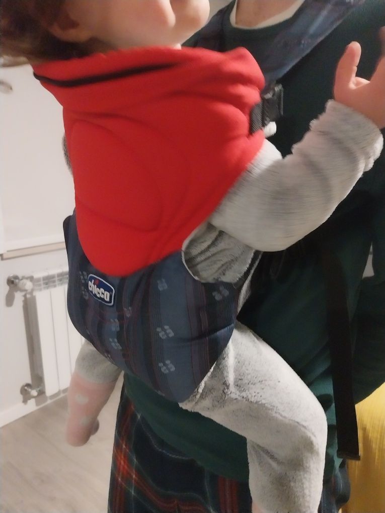 Marsúpio Chicco azul e vermelho