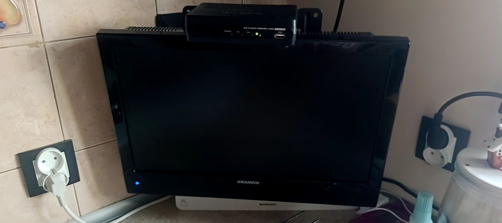 Telewizor 19 cali plus dekoder