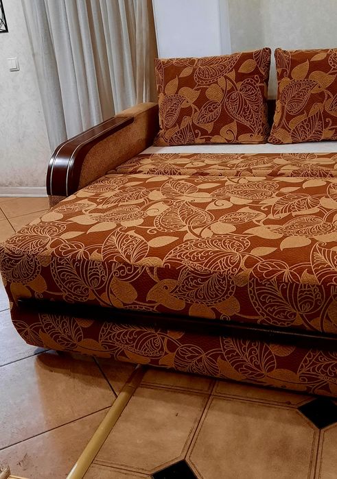 Диван большой в отличном состочнии.