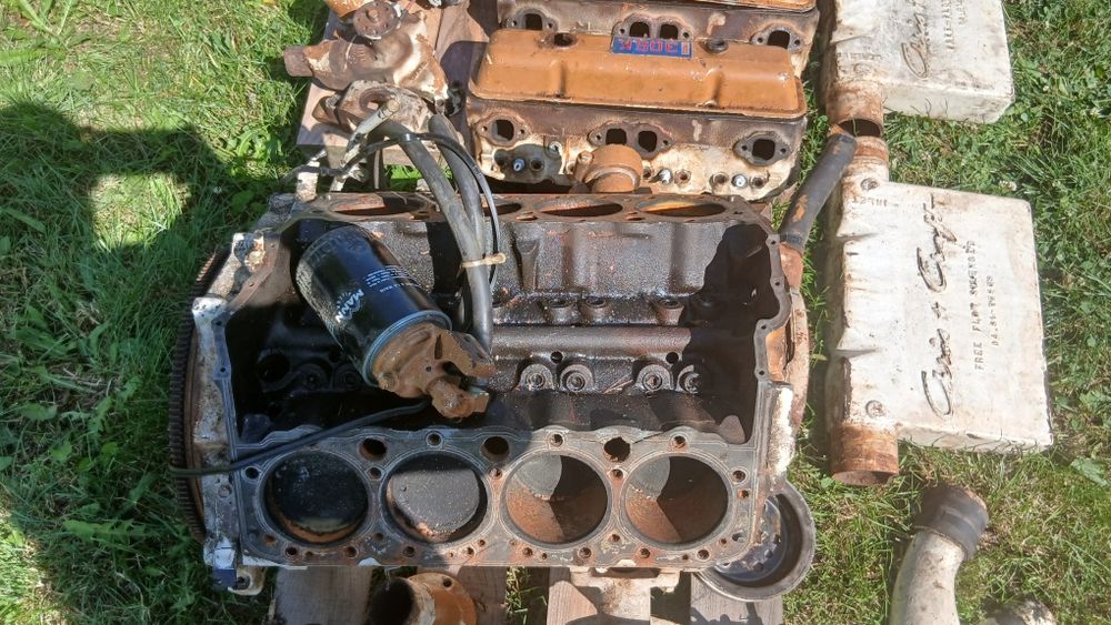 Silnik do łodzi V8 Marine Power Model 305K po rozmrożeniu