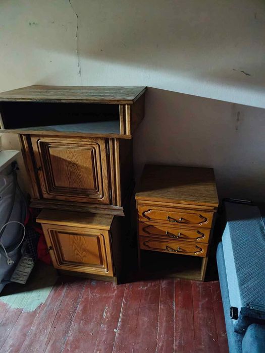 Zestaw solidnych drewnianych mebli