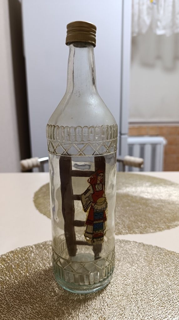 Бутылка   с лестницей внутри