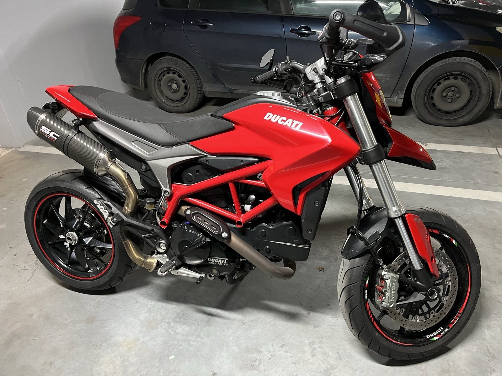 Ducati Hypermotard 821 / Zamiana na multistradę