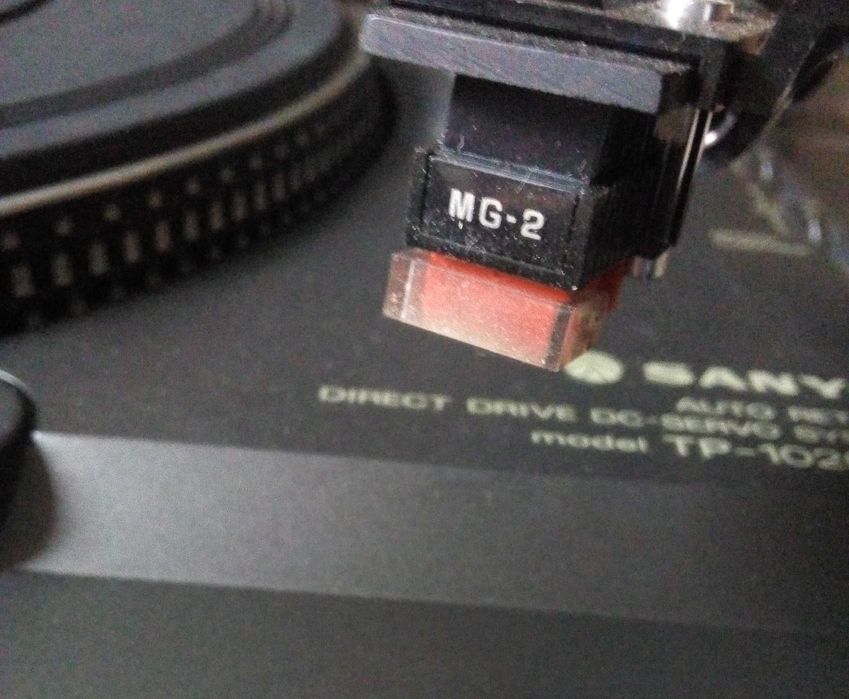 Проигрыватели Denon DCD-920, Sanyo TP-1020UM, дека TOSHIBA PC-335