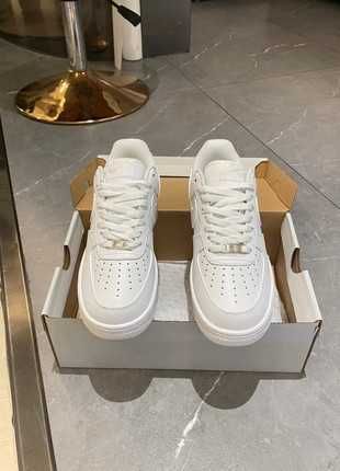 Biały^trwały^NikeAirForce1^UnisexTrampki Roz.42.5
